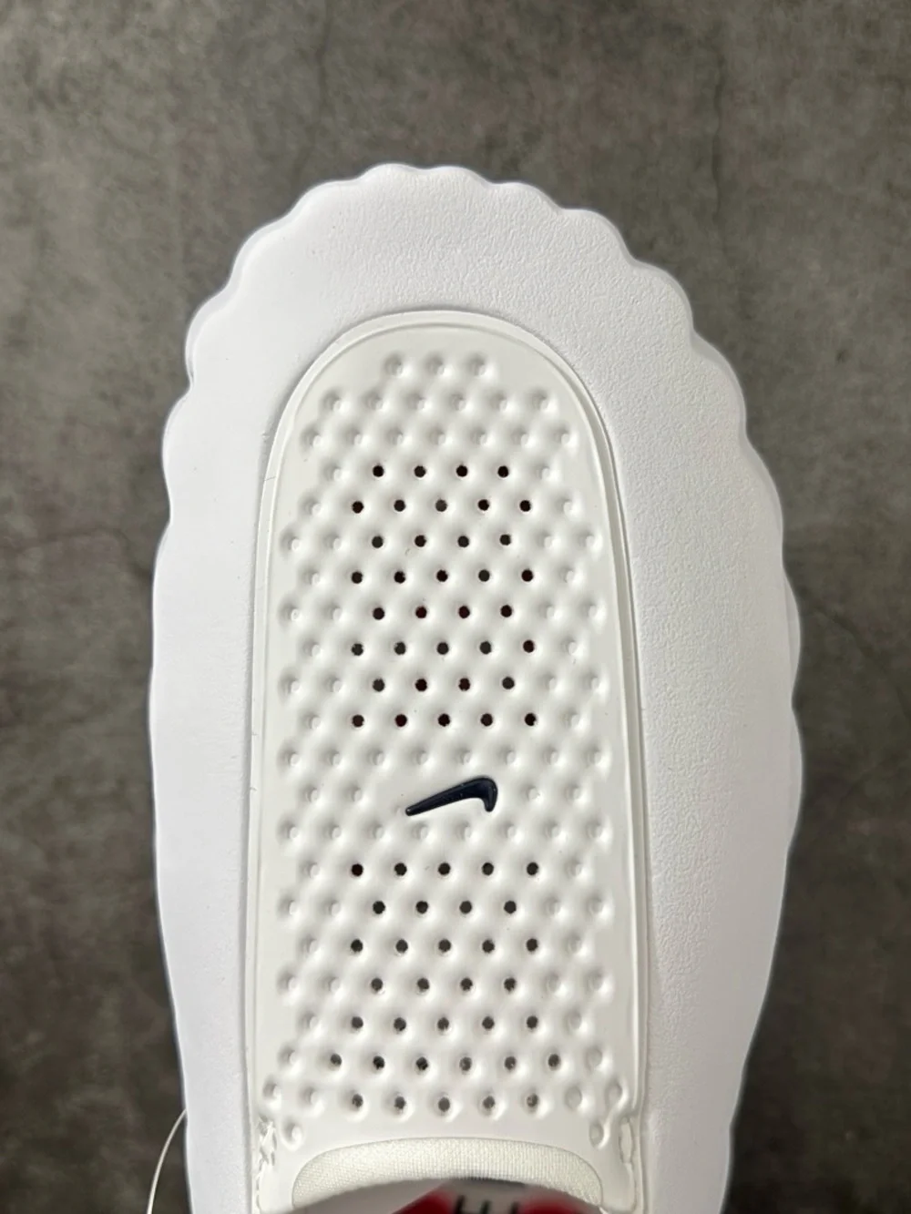Brand new White Nike Mind 001 slippers (box not included)